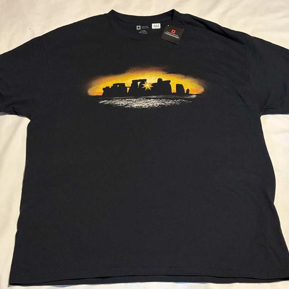 English Heritage ~ Men’s XL Stonehenge Graphic Black Cotton